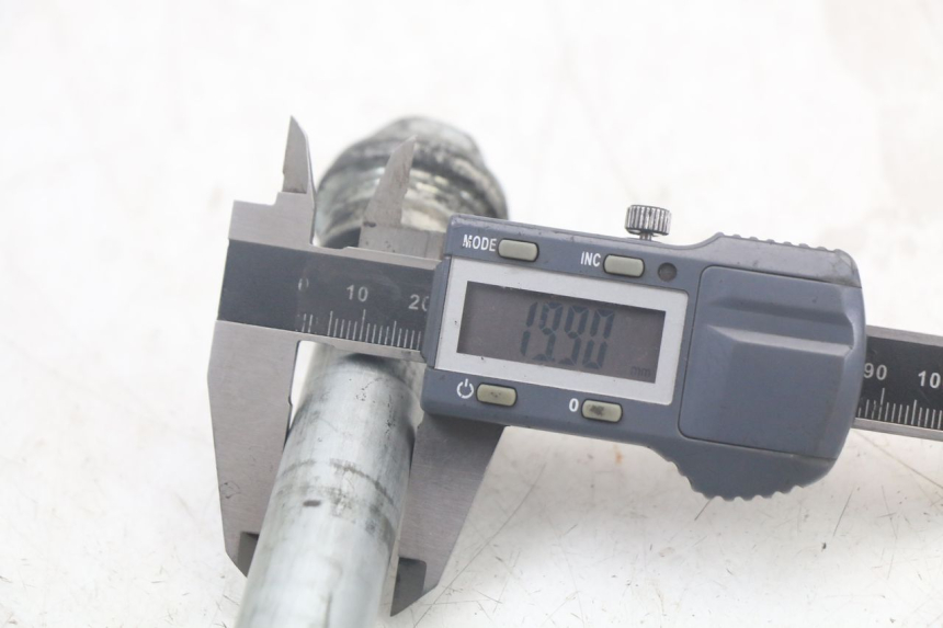 photo de ASSE RUOTA POSTERIORE KAWASAKI VERSYS ABS 650 (2015 - 2018) - Altra angolazione