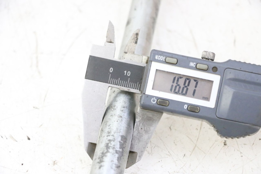 photo de ASSE RUOTA POSTERIORE YAMAHA XJ6 ABS 600 (2008 - 2016) - Altra angolazione