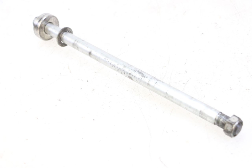 photo de ASSE RUOTA POSTERIORE YAMAHA XJ6 ABS 600 (2008 - 2016) - Primo piano tecnico