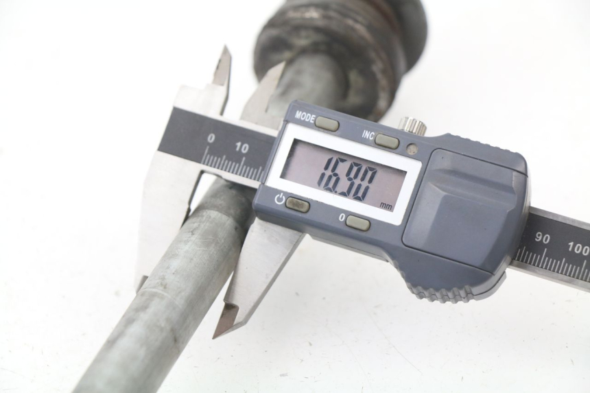 photo de ASSE RUOTA POSTERIORE YAMAHA XJN XJ N DIVERSION 600 (1994 - 1997) - Zoom sullo stato d'uso