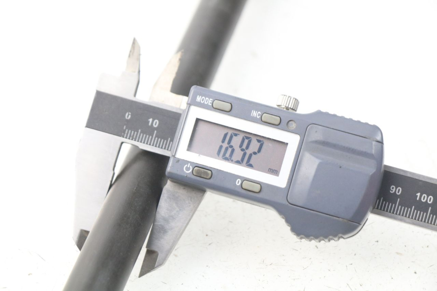 photo de ASSE RUOTA POSTERIORE YAMAHA XP T-MAX TMAX ABS 500 (2004 - 2007) - Primo piano tecnico