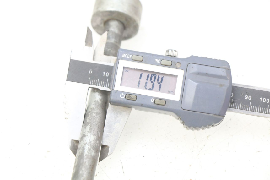 photo de ASSE RUOTA POSTERIORE HONDA XR 70 (1997 - 2003) - Dettaglio del componente