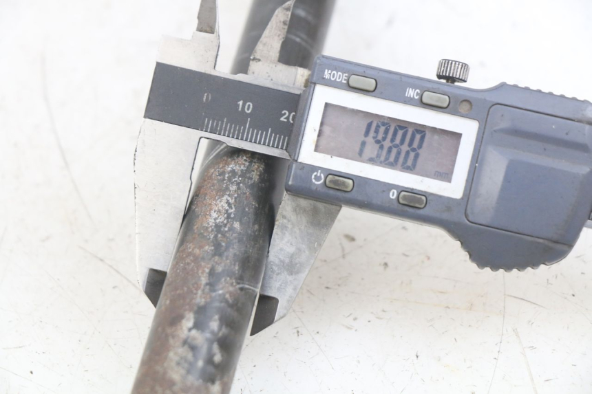 photo de ASSE RUOTA POSTERIORE YAMAHA YZF R THUNDERCAT 600 (1996 - 2003) - Altra angolazione