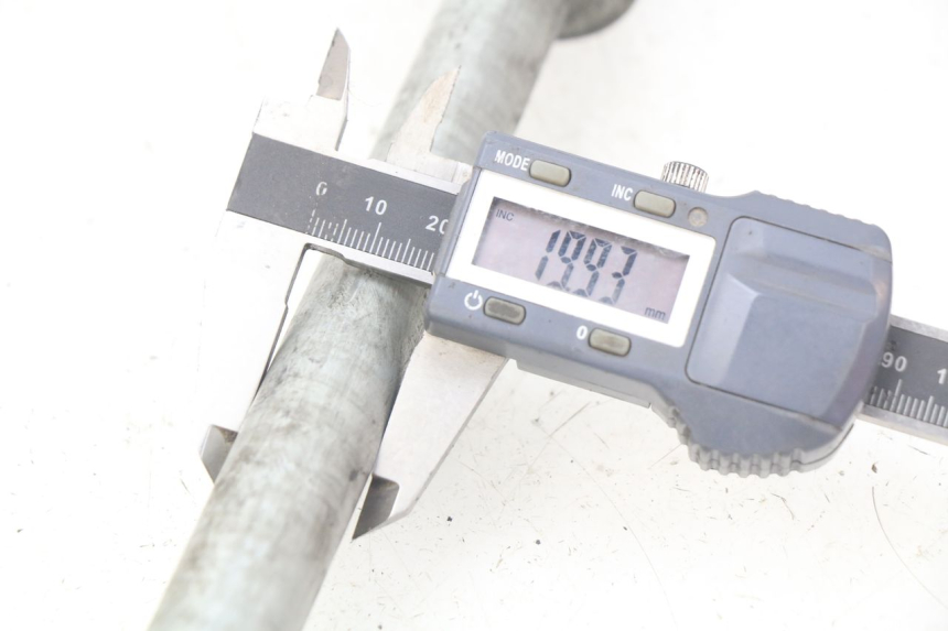 photo de ASSE RUOTA POSTERIORE KAWASAKI Z S 750 (2003 - 2006) - Zoom sullo stato d'uso