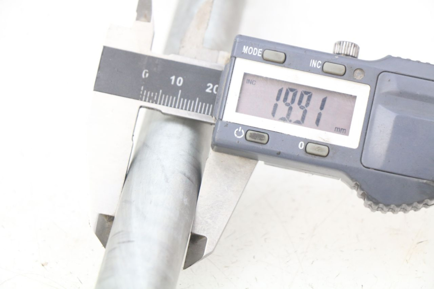 photo de ASSE RUOTA POSTERIORE KAWASAKI ZR7 ZR-7 S 750 (1999 - 2004) - Altra angolazione