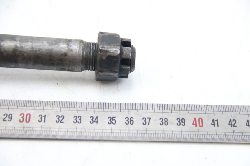 photo de ASSE RUOTA POSTERIORE KAWASAKI ZX-6R ZX6R 600 (1995 - 1997) - Primo piano tecnico