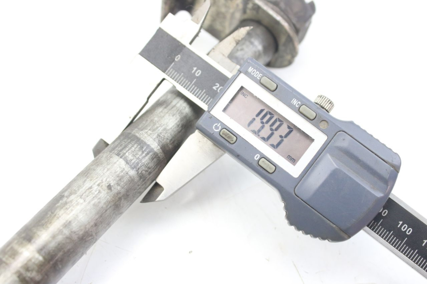 photo de ASSE RUOTA POSTERIORE KAWASAKI ZZR 600 (1995 - 2004) - Zoom sullo stato d'uso