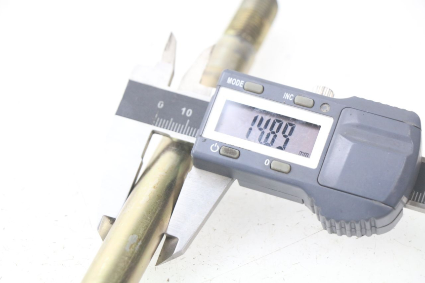 photo de ASSE RUOTA ANTERIORE HYOSUNG AQUILA GV 125 (2009 - 2016) - Zoom sullo stato d'uso