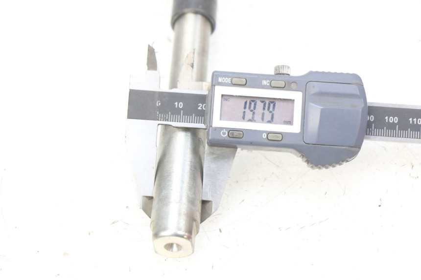 photo de ASSE RUOTA ANTERIORE ROYAL ENFIELD BULLET CLASSIC 500 (2017 - 2020) - Altra angolazione