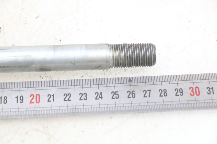 photo de ASSE RUOTA ANTERIORE SUZUKI BURGMAN 650 (2002 - 2004) - Primo piano tecnico