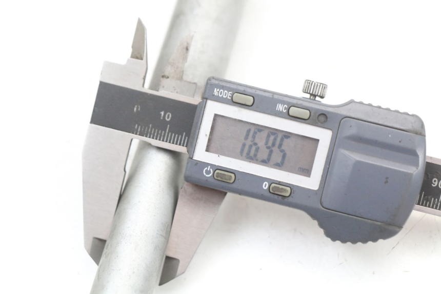 photo de ASSE RUOTA ANTERIORE BMW C1 125 (2000 - 2003) - Primo piano tecnico