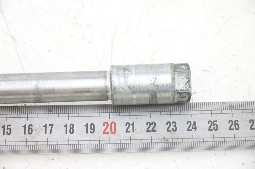 photo de ASSE RUOTA ANTERIORE HONDA CA REBEL 125 (1995 - 2001) - Dettaglio del componente