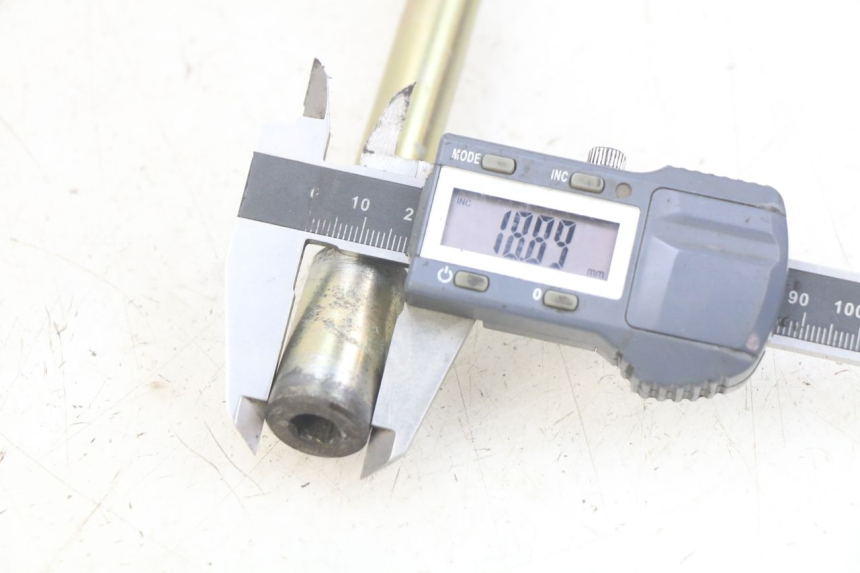 photo de ASSE RUOTA ANTERIORE PEUGEOT CITYSTAR AIR 125 (2014 - 2017) - Altra angolazione