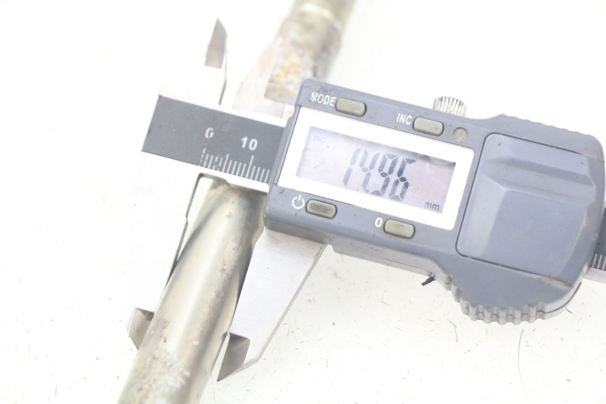 photo de ASSE RUOTA ANTERIORE PEUGEOT CITYSTAR 50 (2013 - 2017) - Altra angolazione