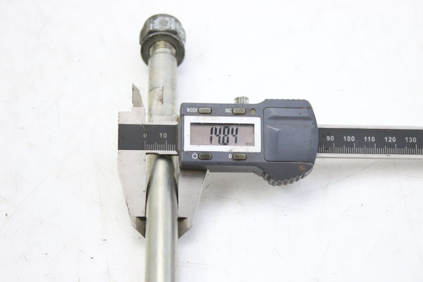 photo de ASSE RUOTA ANTERIORE PEUGEOT CITYSTAR 50 (2013 - 2017) - Primo piano tecnico