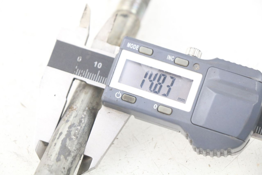 photo de ASSE RUOTA ANTERIORE PEUGEOT ELYSTAR 125 (2002 - 2007) - Primo piano tecnico