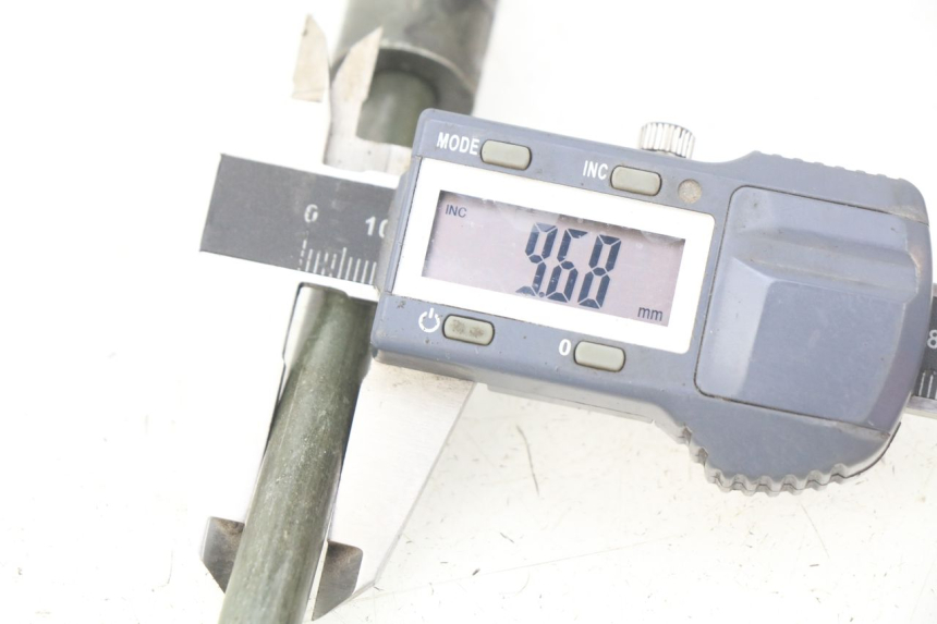 photo de ASSE RUOTA ANTERIORE JM MOTORS EVOLIS 4T 50 (2018 - 2022) - Zoom sullo stato d'uso