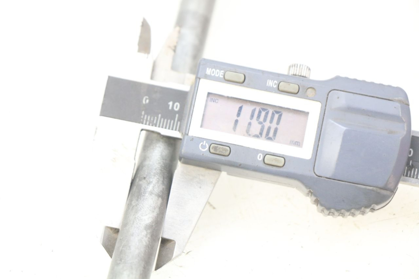 photo de ASSE RUOTA ANTERIORE HONDA FES PANTHEON 2T 125 (1998 - 2002) - Altra angolazione