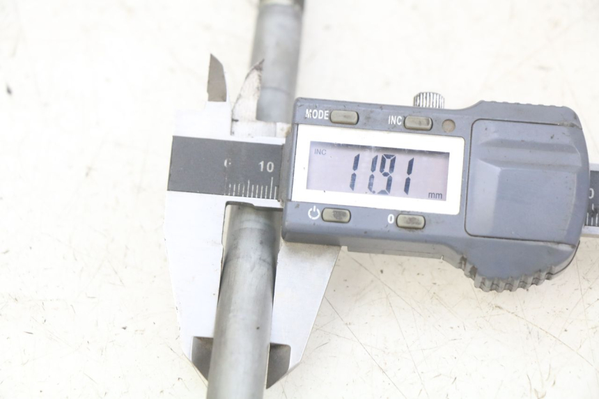 photo de ASSE RUOTA ANTERIORE HONDA FES PANTHEON 2T 125 (1998 - 2002) - Altra angolazione