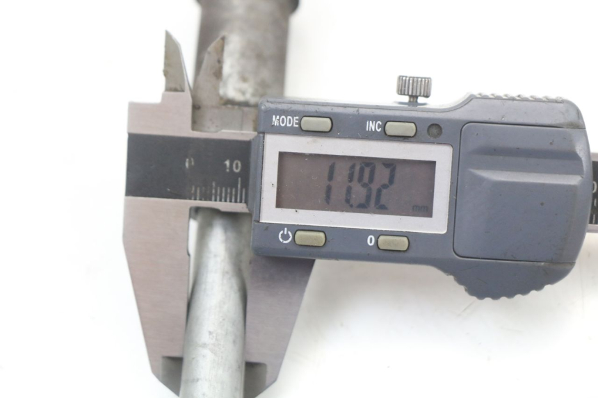 photo de ASSE RUOTA ANTERIORE HONDA FES PANTHEON 2T 125 (1998 - 2002) - Altra angolazione