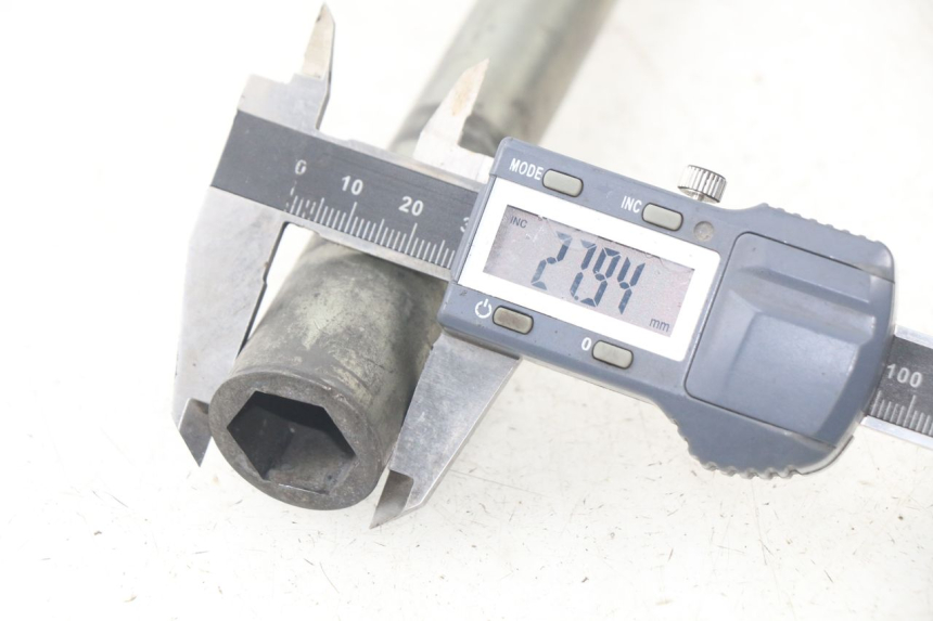 photo de ASSE RUOTA ANTERIORE YAMAHA FJR ABS 1300 (2006 - 2012) - Altra angolazione