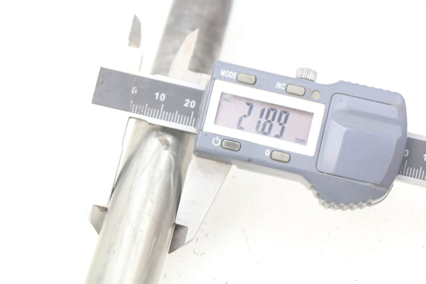 photo de ASSE RUOTA ANTERIORE YAMAHA FJR ABS 1300 (2006 - 2012) - Dettaglio del componente