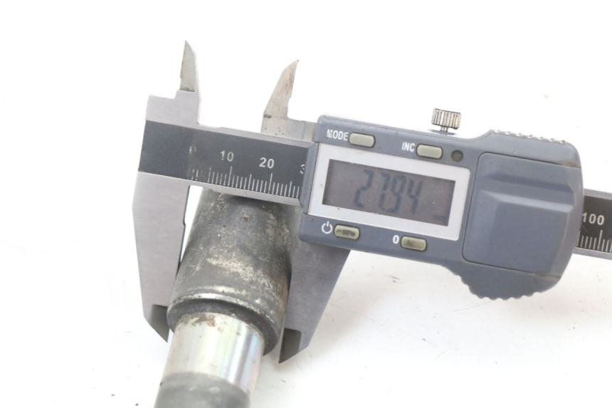 photo de ASSE RUOTA ANTERIORE YAMAHA FJR ABS 1300 (2006 - 2012) - Primo piano tecnico