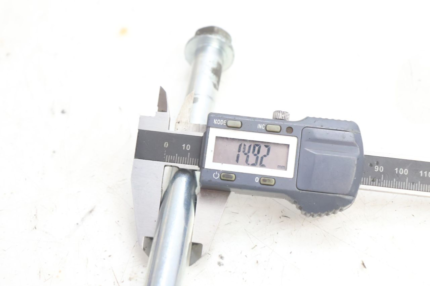 photo de ASSE RUOTA ANTERIORE PIAGGIO FLY 2T 50 (2004 - 2017) - Primo piano tecnico