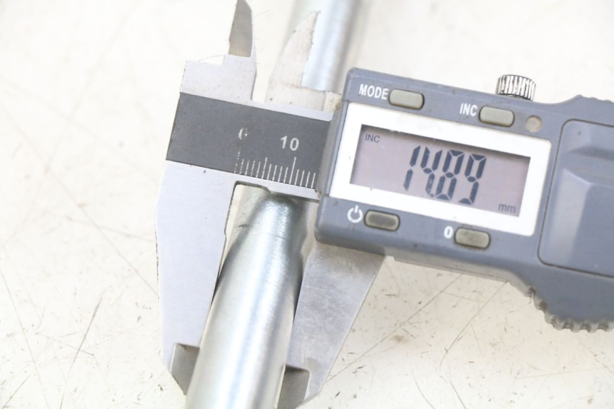 photo de ASSE RUOTA ANTERIORE PIAGGIO FLY 4T 50 (2013 - 2017) - Zoom sullo stato d'uso