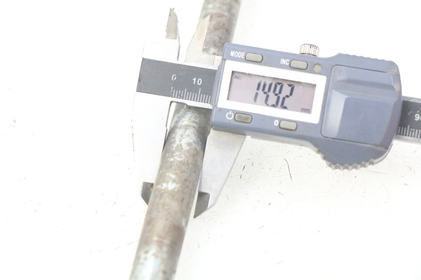 photo de ASSE RUOTA ANTERIORE PIAGGIO FLY 125 (2005 - 2012) - Altra angolazione