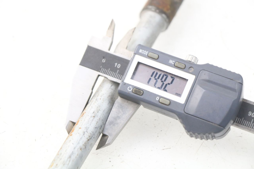 photo de ASSE RUOTA ANTERIORE PIAGGIO FLY IE 125 (2012 - 2017) - Zoom sullo stato d'uso