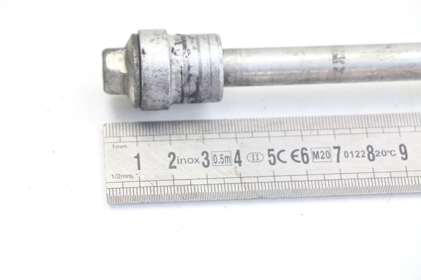 photo de ASSE RUOTA ANTERIORE HONDA FORZA 125 (2015 - 2016) - Zoom sullo stato d'uso