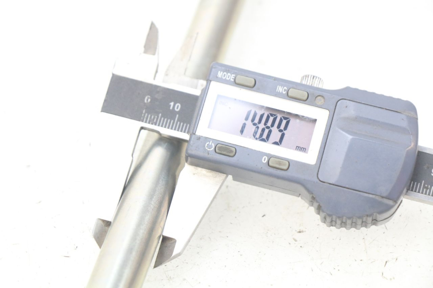 photo de ASSE RUOTA ANTERIORE PEUGEOT GEOPOLIS 400 (2007 - 2013) - Primo piano tecnico