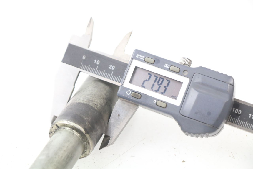 photo de ASSE RUOTA ANTERIORE SUZUKI GSF N BANDIT 1200 (1996 - 1999) - Altra angolazione