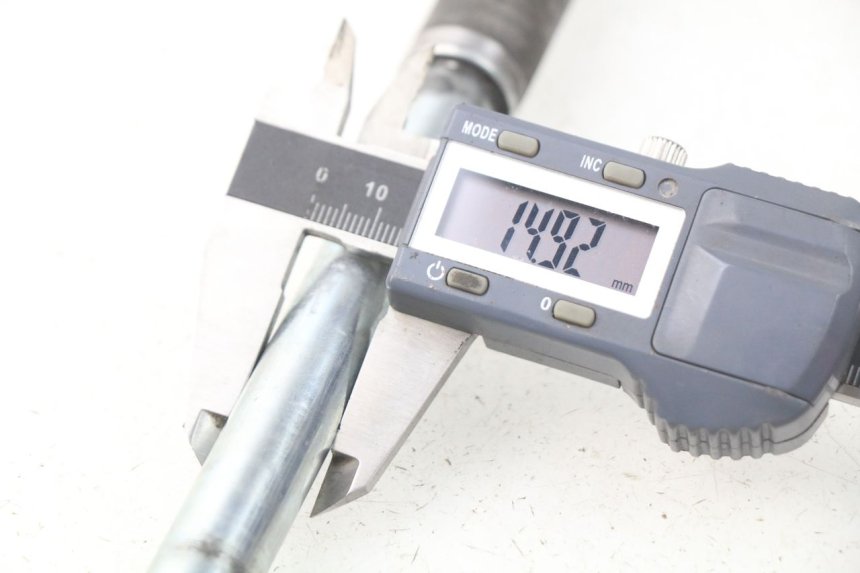 photo de ASSE RUOTA ANTERIORE SYM GTS EFI ABS 125 (2012 - 2016) - Altra angolazione