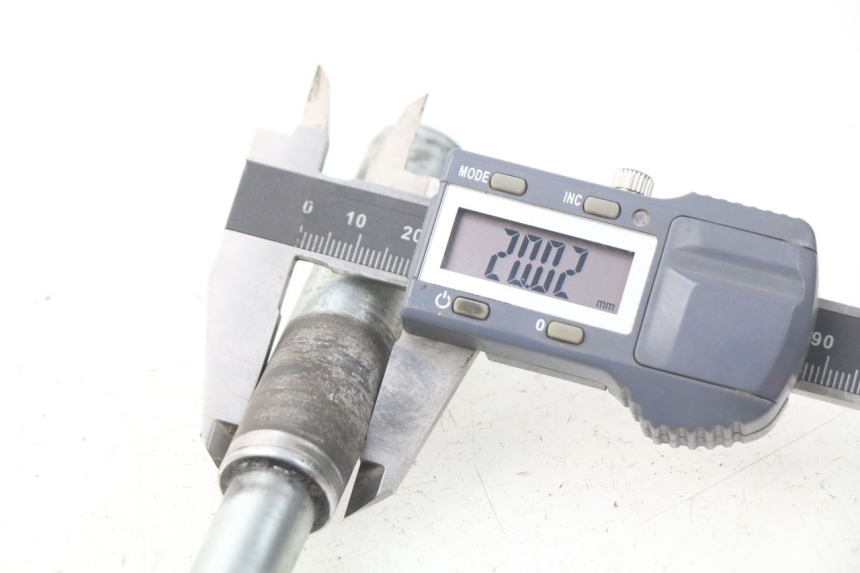 photo de ASSE RUOTA ANTERIORE SYM GTS EFI ABS 125 (2012 - 2016) - Primo piano tecnico