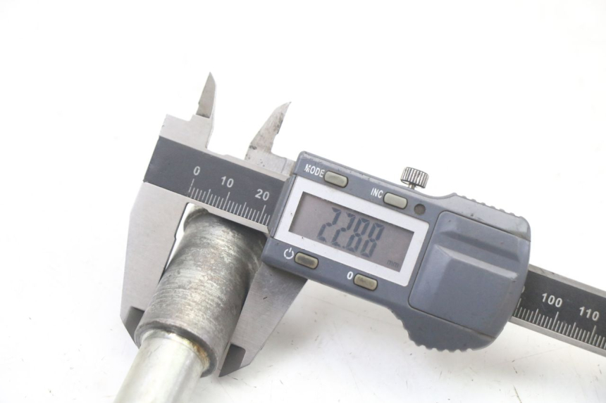 photo de ASSE RUOTA ANTERIORE KAWASAKI ZR7 ZR-7 S 750 (1999 - 2004) - Altra angolazione