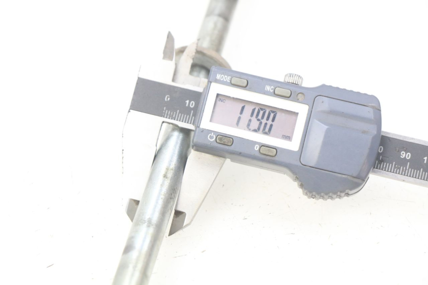 photo de ASSE RUOTA ANTERIORE PEUGEOT KISBEE 2T 50 (2010 - 2017) - Altra angolazione