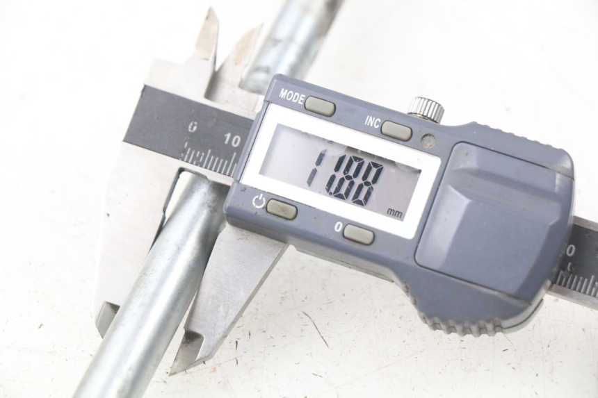 photo de ASSE RUOTA ANTERIORE PEUGEOT KISBEE 4T 50 (2010 - 2017) - Altra angolazione