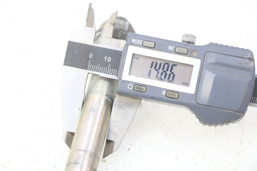 photo de ASSE RUOTA ANTERIORE PIAGGIO LIBERTY IGET 4T 50 (2015 - 2020) - Altra angolazione