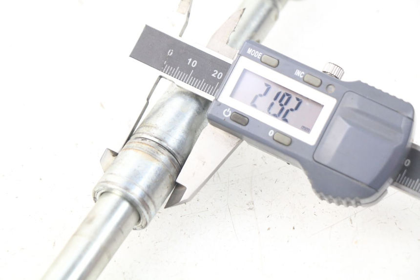 photo de ASSE RUOTA ANTERIORE YCF LITE F 125 - Altra angolazione