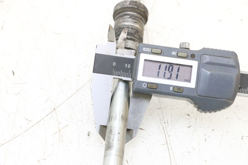 photo de ASSE RUOTA ANTERIORE HONDA PCX (JF57/JF64) 125 (2014 - 2018) - Zoom sullo stato d'uso