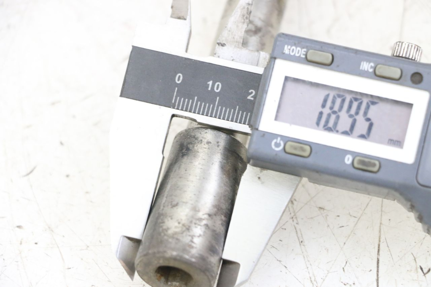 photo de ASSE RUOTA ANTERIORE PEUGEOT ELYSTAR 125 (2002 - 2007) - Dettaglio del componente