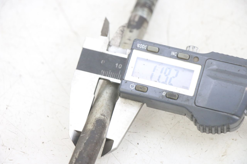 photo de ASSE RUOTA ANTERIORE GILERA RK 50 (1996 - 1999) - Dettaglio del componente