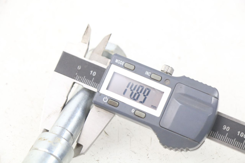 photo de ASSE RUOTA ANTERIORE MINI MX ROOKIE 125 - Zoom sullo stato d'uso