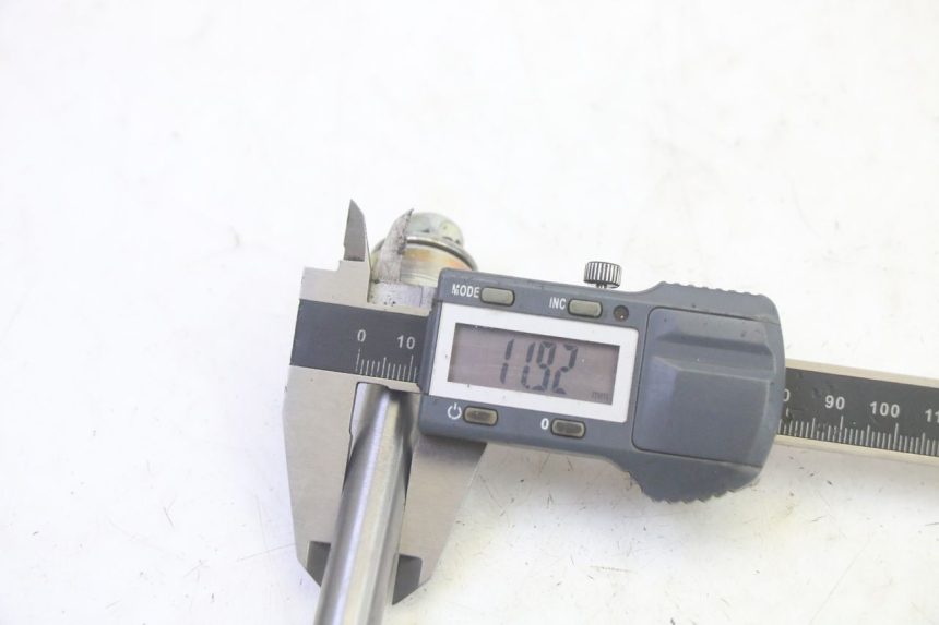 photo de ASSE RUOTA ANTERIORE DAELIM S1 125 (2007 - 2016) - Primo piano tecnico