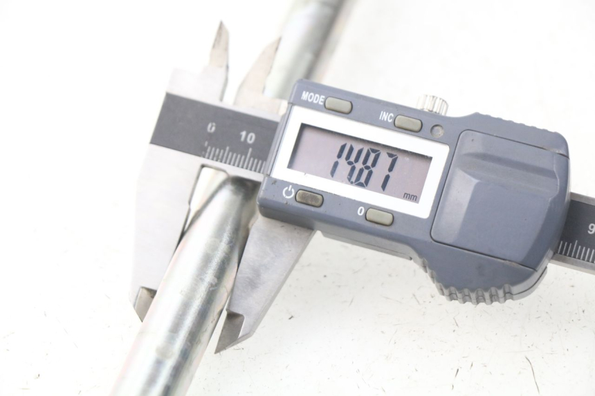 photo de ASSE RUOTA ANTERIORE PEUGEOT SATELIS 300 (2012 - 2015) - Primo piano tecnico