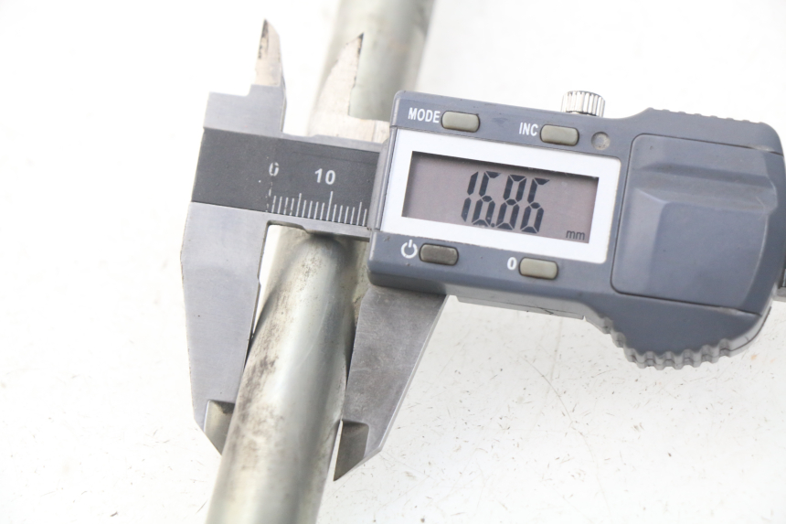 photo de ASSE RUOTA ANTERIORE PEUGEOT SATELIS 500 (2007 - 2013) - Altra angolazione