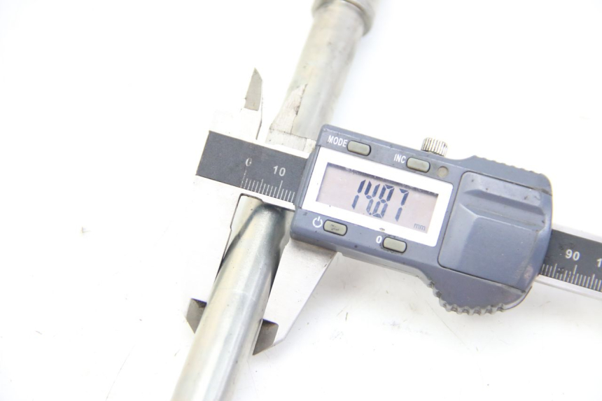 photo de ASSE RUOTA ANTERIORE PEUGEOT SATELIS 125 (2006 - 2009) - Vista d'insieme del prodotto