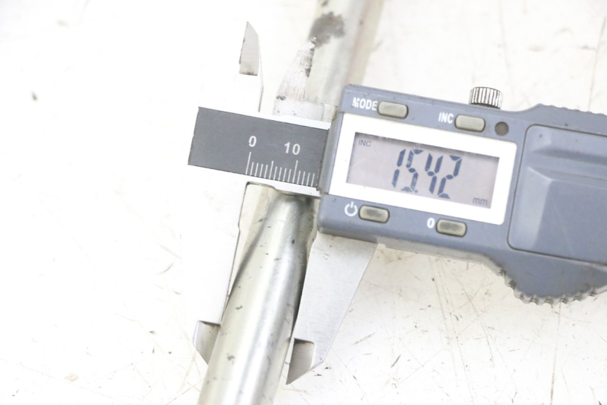 photo de ASSE PEUGEOT SATELIS 125 (2013 - 2018) - Zoom sullo stato d'uso